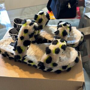 Printed Ugg furry sandals